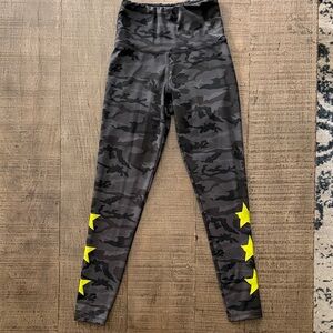 Women's Camouflage Leggings with Yellow Stars